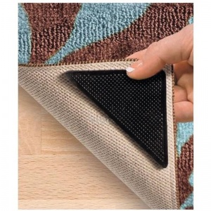 Anti-slip carpet corner
