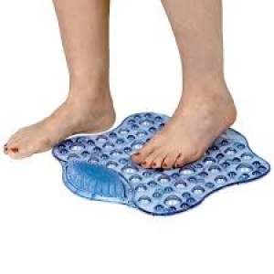 Bath mat with foot cleanser